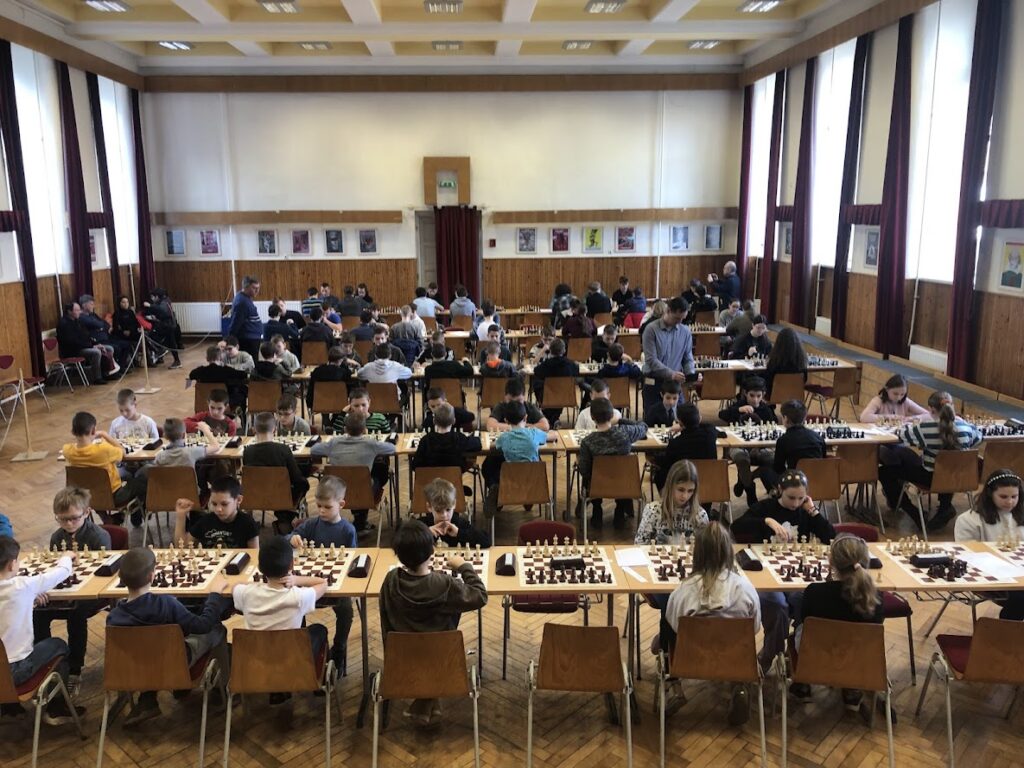 Forr&aacute;s: Katona J&oacute;zsef Gimn&aacute;zium Facebook-oldala